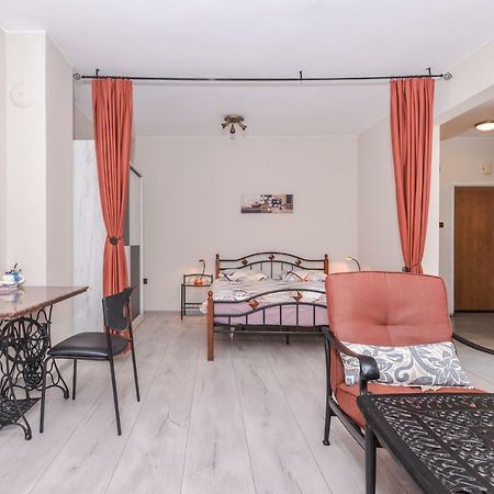 Visit Sofia | Macedonia Square Central Apartment Bagian luar foto