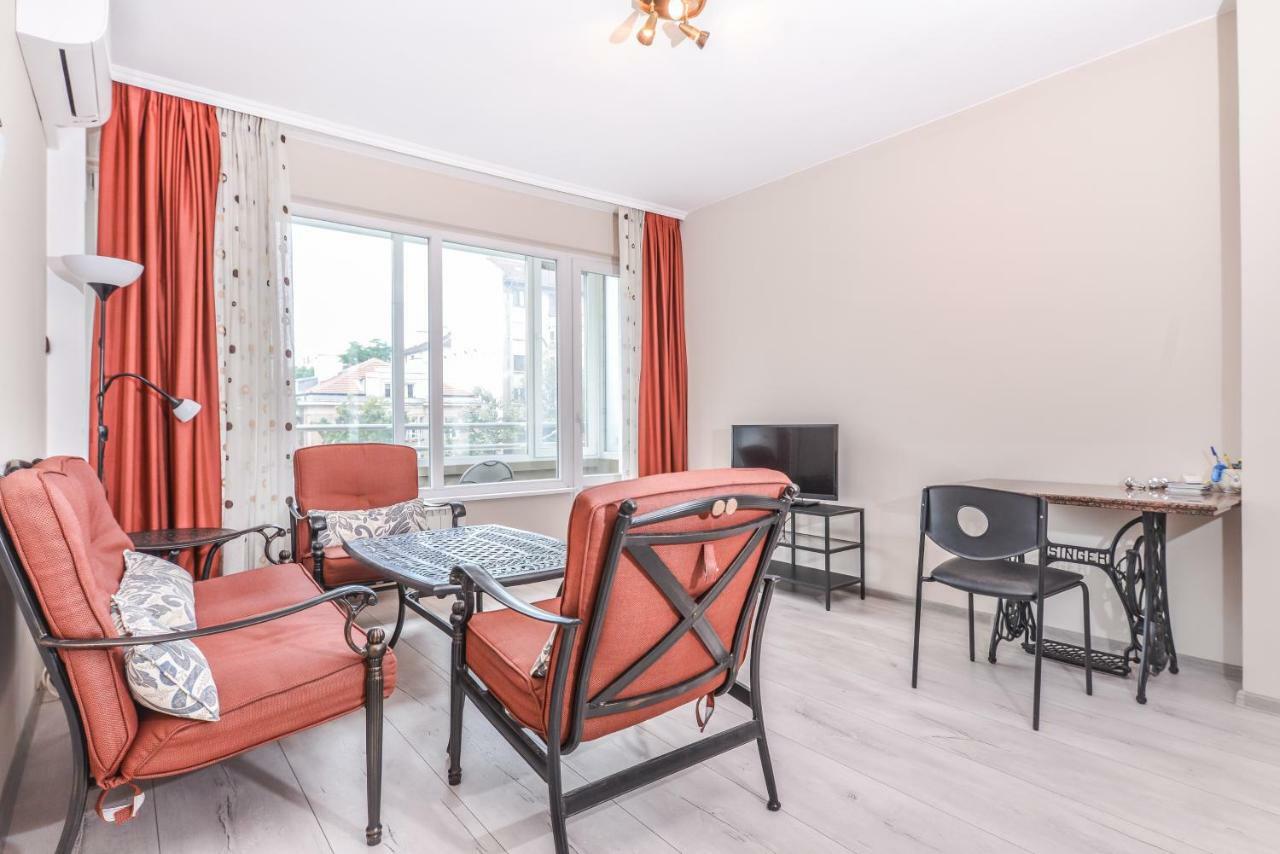 Visit Sofia | Macedonia Square Central Apartment Bagian luar foto